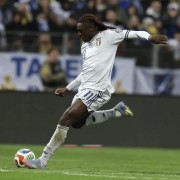 开云体育-120分钟：波黑1-1十人意大利，比赛进入点球大战