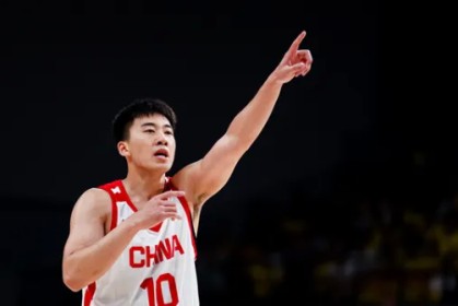 开云体育-媒体人：王俊杰可以说是现在中国男篮最不能缺少的球员